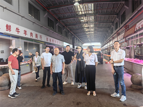8月28日，高主任带队，文明办、市监局、星空（中国）集团到浙江衢州农商城、新农都批发市场和明辉蔬果配送公司调研学习食材供应链配送项目.jpg